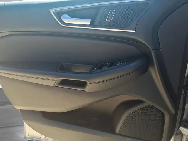 Used 2024  Ford SEL image 15