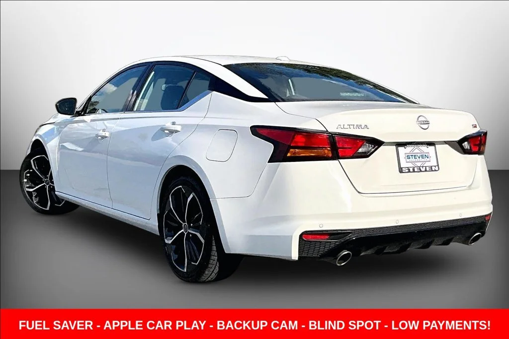 Used 2024 White Nissan 2.5 SR image 4