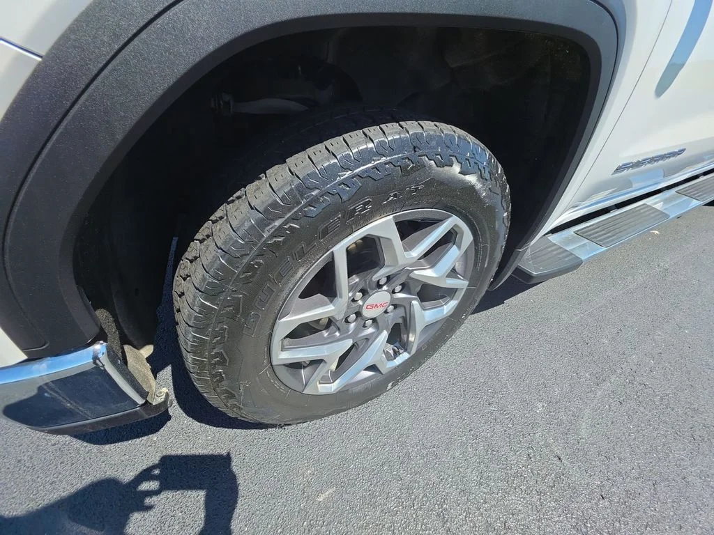 Certified Used 2024 White GMC SLT image 10
