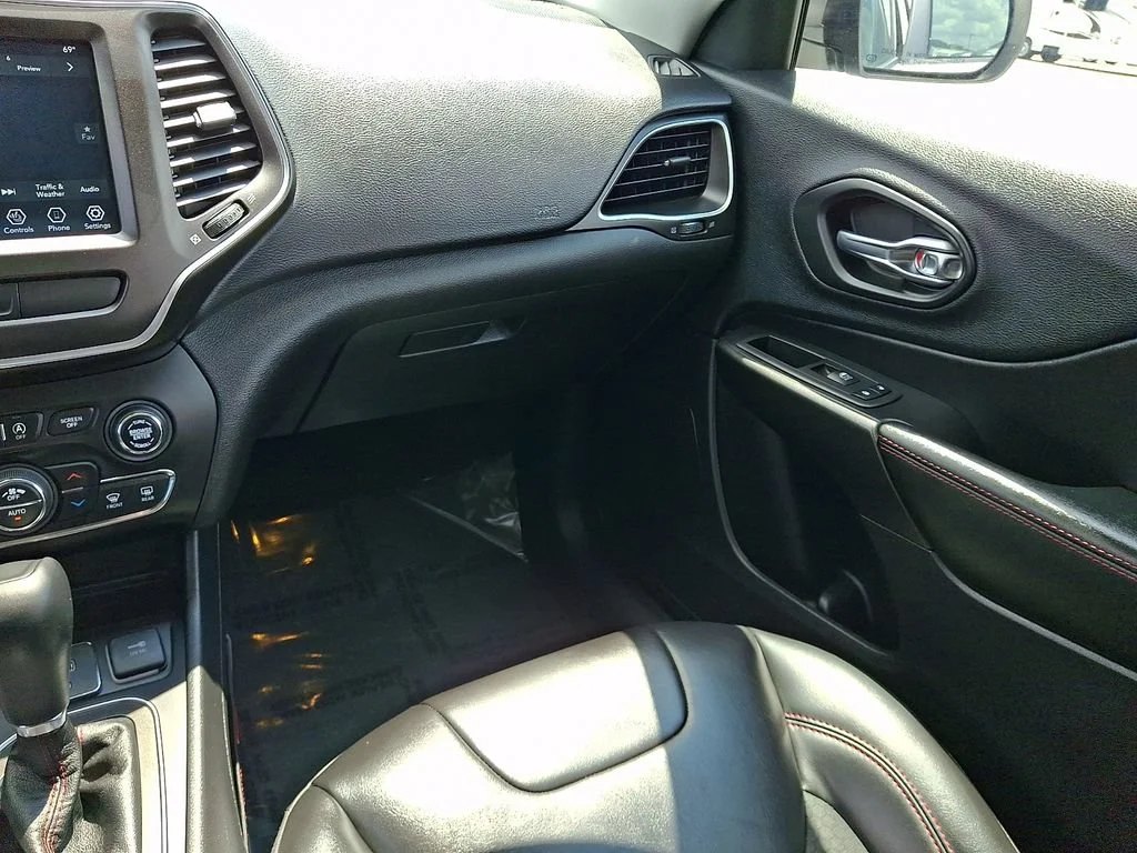 Used 2020 Bright White Clearcoat Jeep Trailhawk image 17