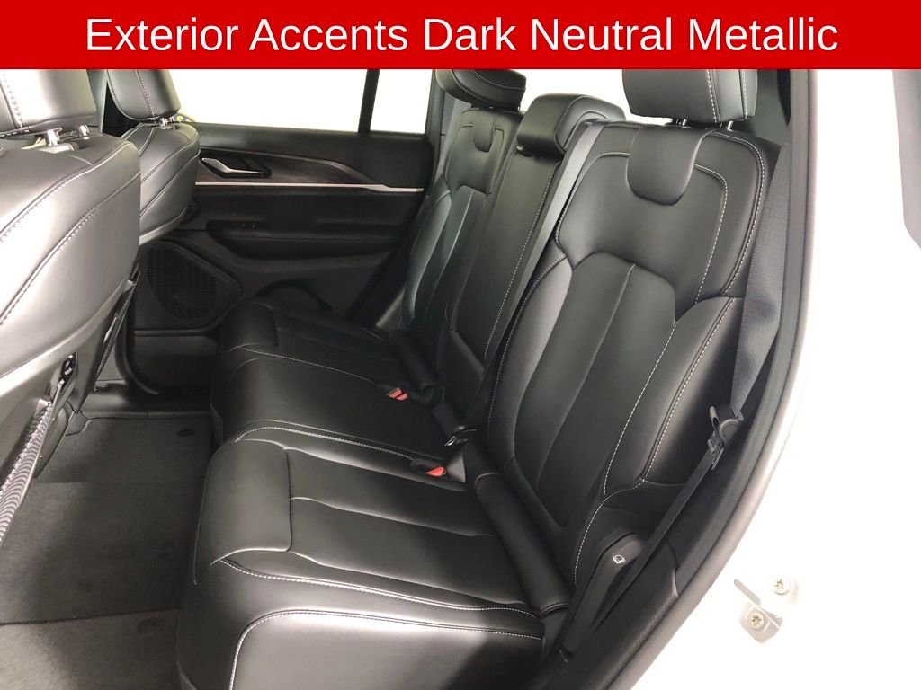 New 2026 Bright White Clear-Coat Exterior Paint Jeep Limited image 12