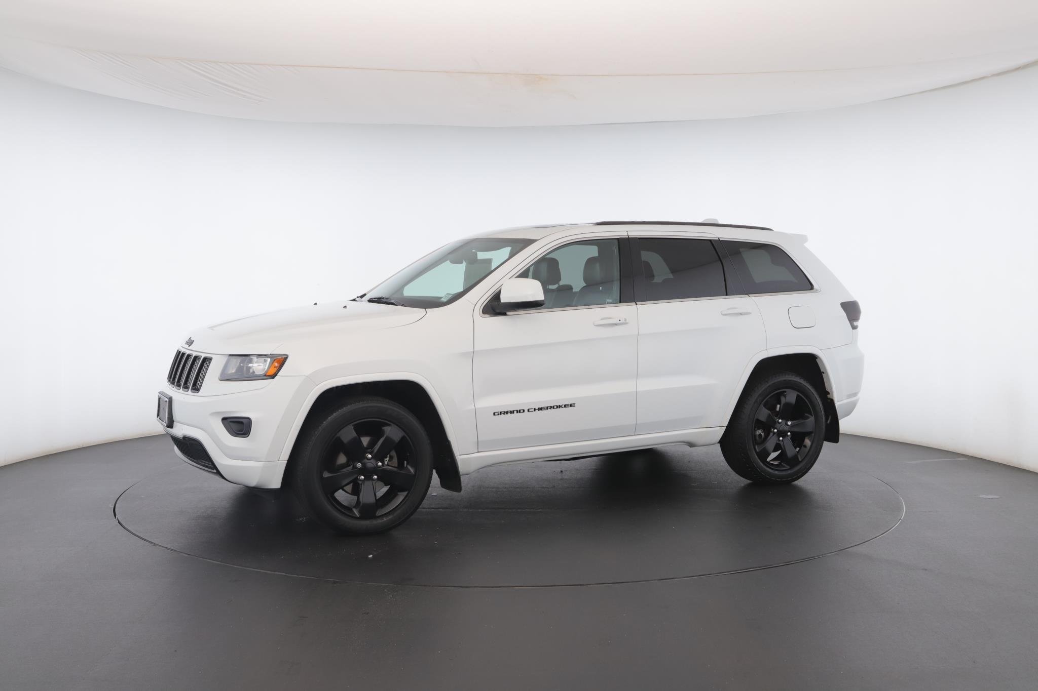 Used 2015 Bright White Clearcoat Jeep Altitude image 42