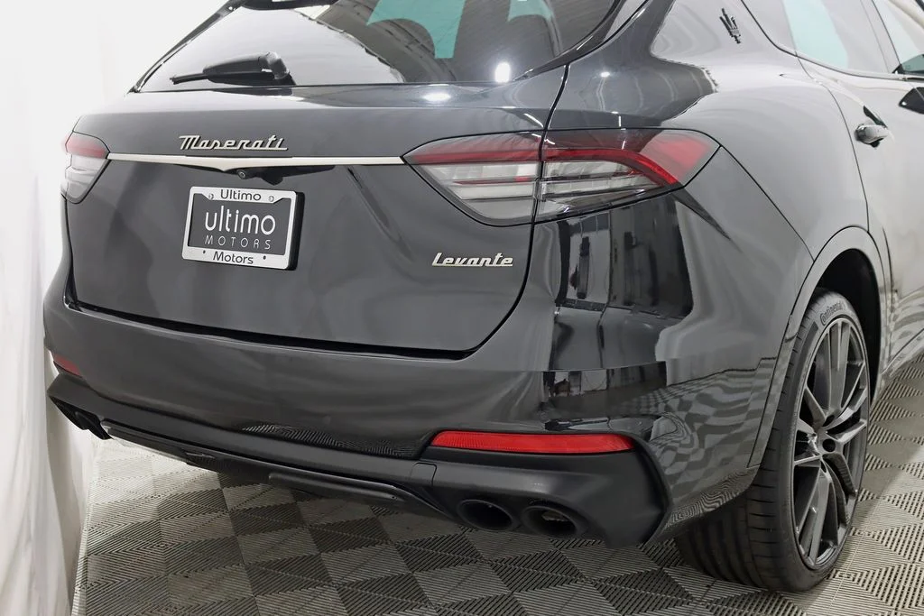 Used 2022 Black Maserati Modena image 14