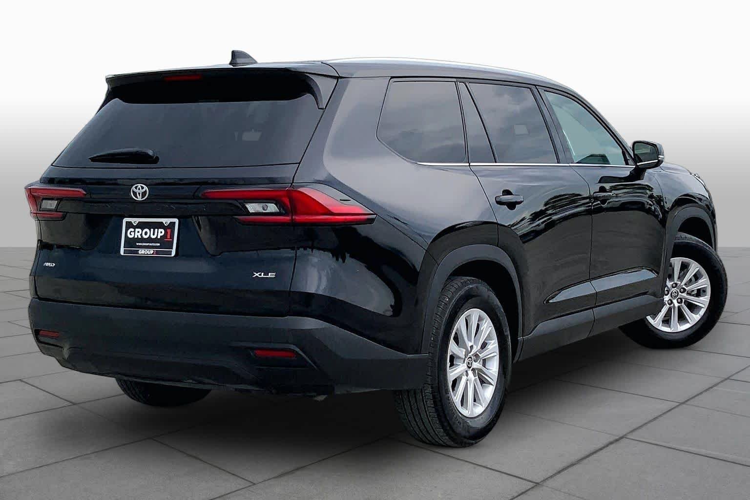 Used 2025 Midnight Black Metallic Toyota XLE image 13