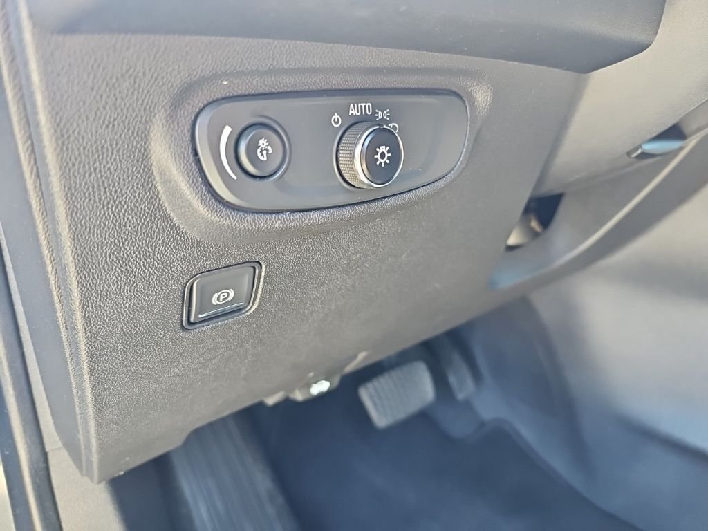 Used 2020 Gray GMC SLE image 14