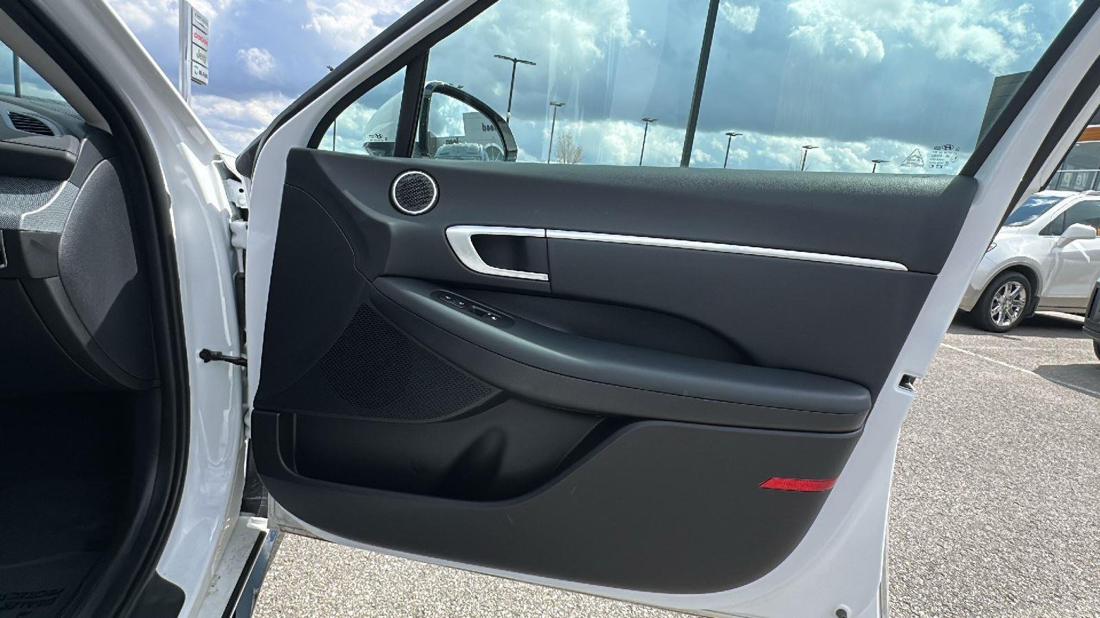 New 2025 Serenity White Hyundai SEL Convenience image 31
