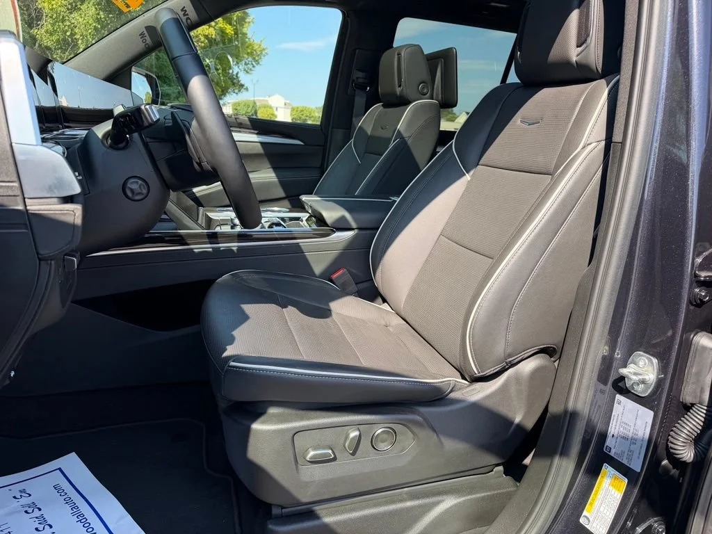2025 Cadillac Escalade Premium Luxury - Photo 17