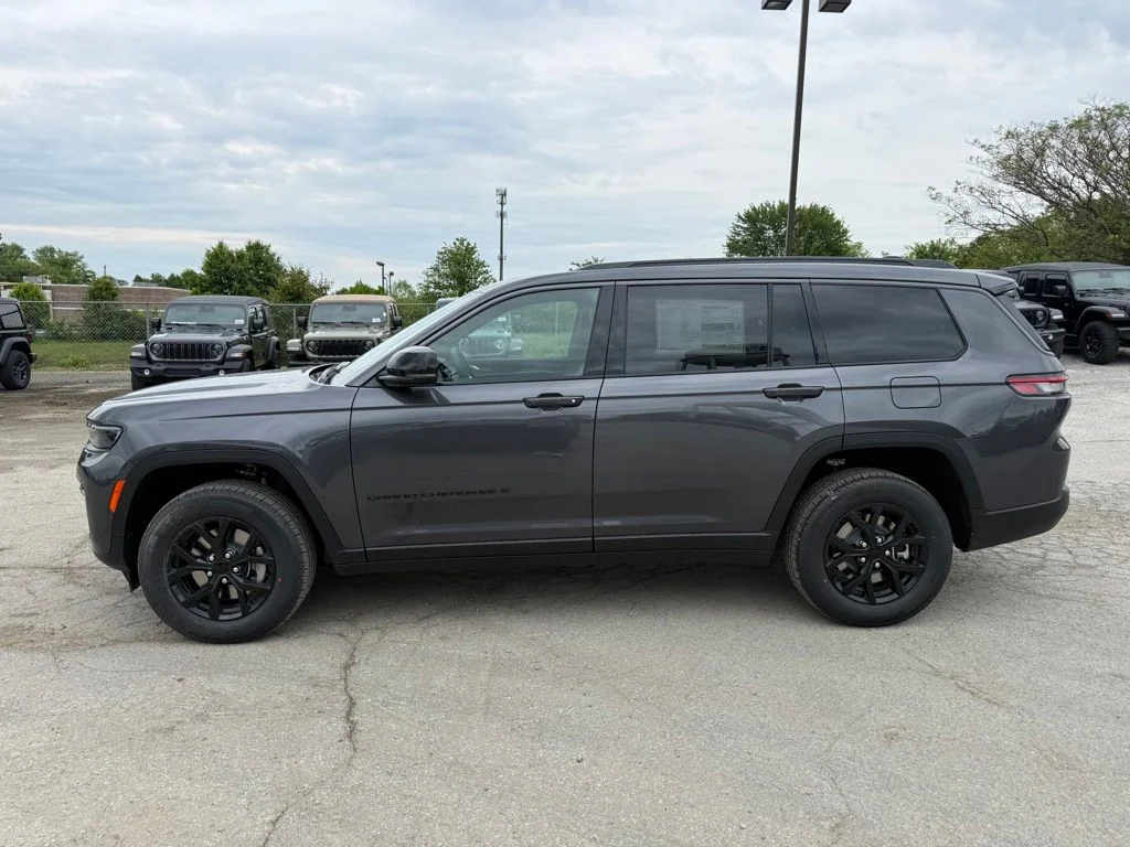 New 2026 Baltic Gray Metallic Clear-Coat Exterior Paint Jeep Laredo image 9