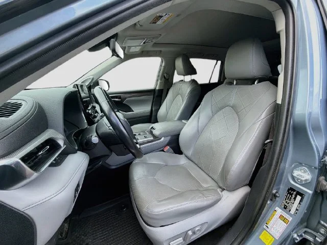 Used 2020  Toyota Platinum image 11