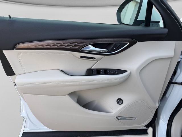 Used 2023 WHITE FROST TRICOAT Buick Avenir image 13
