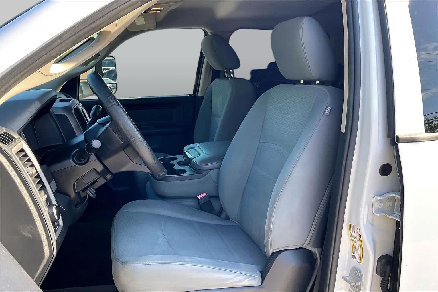 Used 2016 Bright White Clearcoat Ram Tradesman image 8