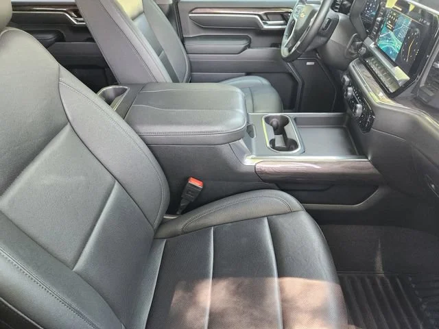 Used 2025 Summit White Chevrolet LTZ image 14