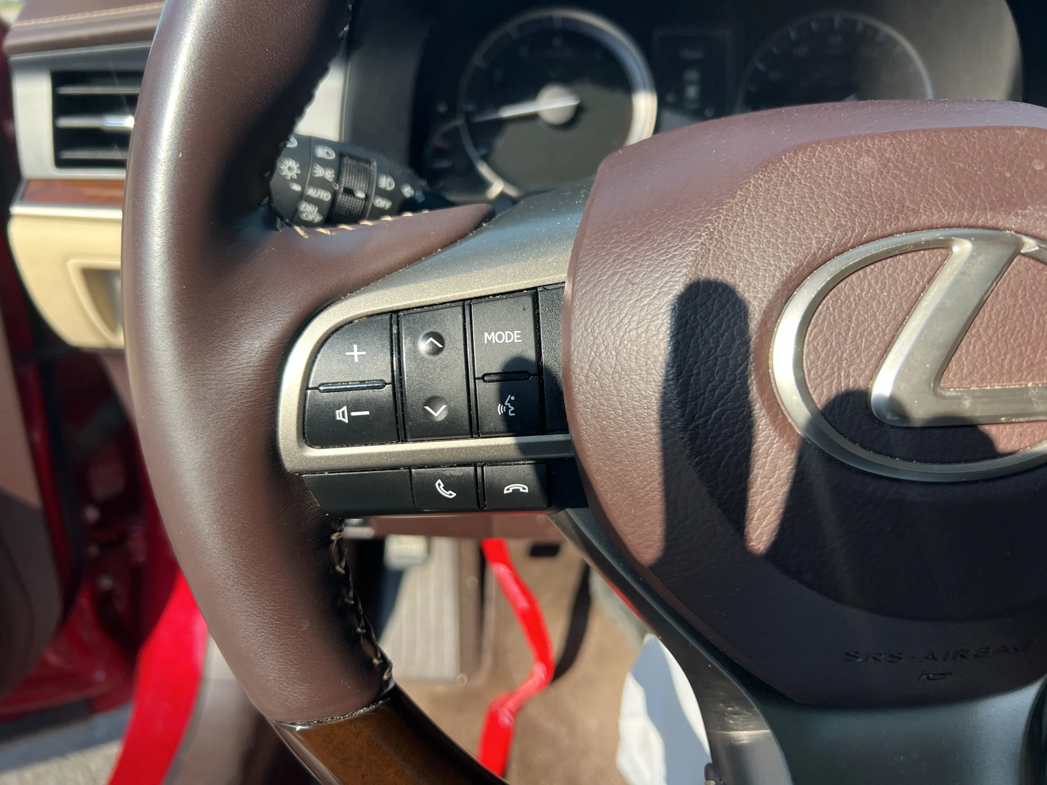 Used 2017 Matador Red Mica Lexus Base image 9