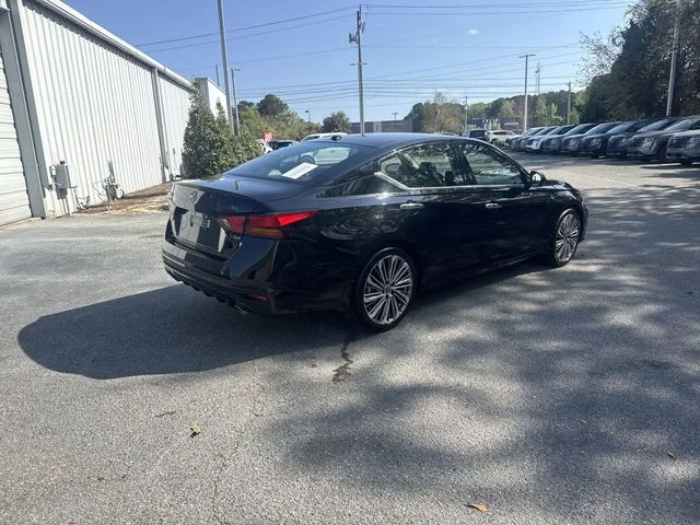 Used 2025 Black Nissan 2.5 SL image 5