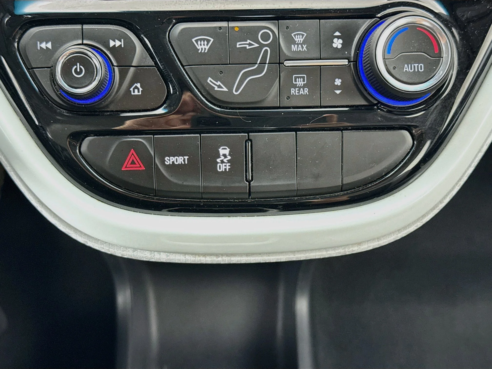 Used 2020 MOSAIC BLACK METALLIC Chevrolet LT image 17