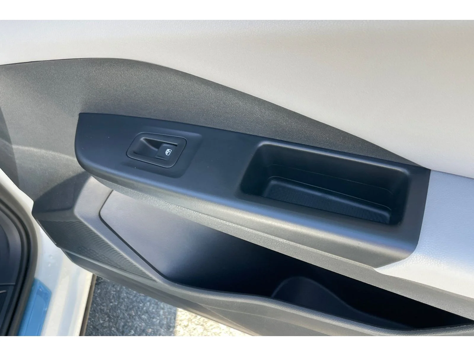 Used 2023 Pure White Volkswagen SE image 20