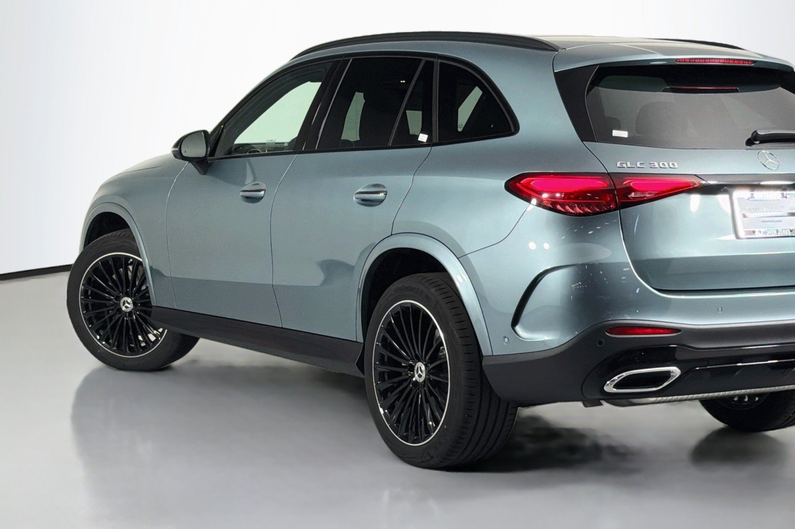 New 2027 Verde Silver Metallic Mercedes-Benz GLC 300 SUV image 14