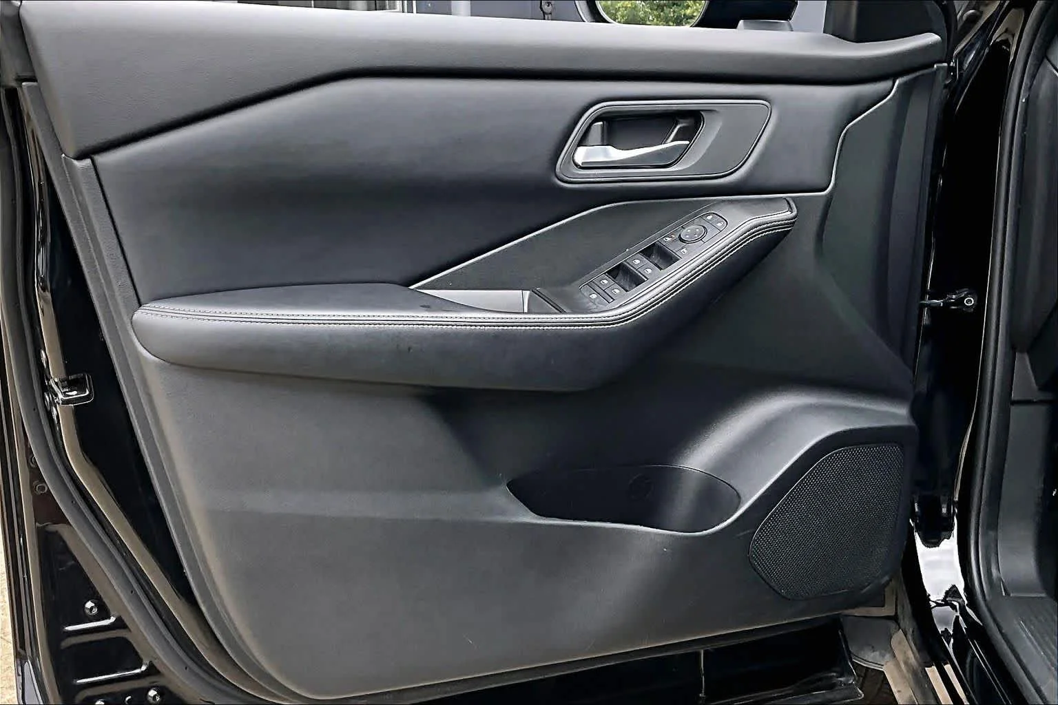 Used 2025 Super Black Nissan SV image 20