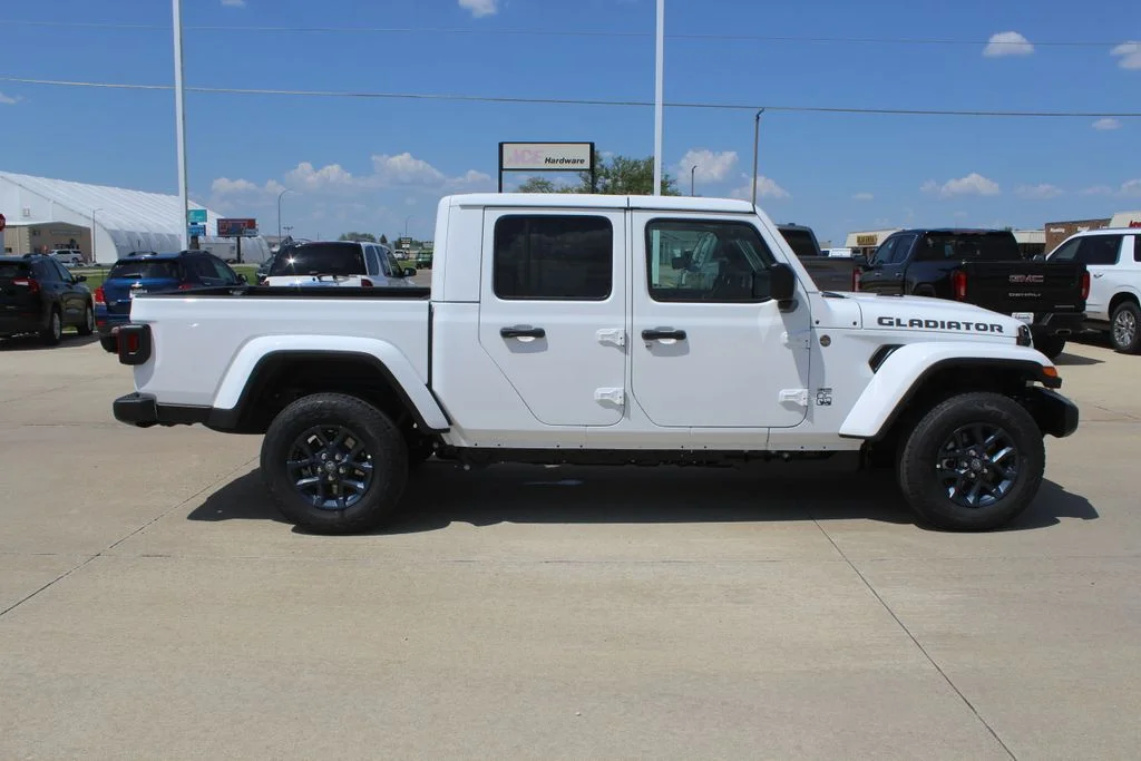 New 2026 Bright White Clear-Coat Exterior Paint Jeep 85th Anniversary Edition image 2
