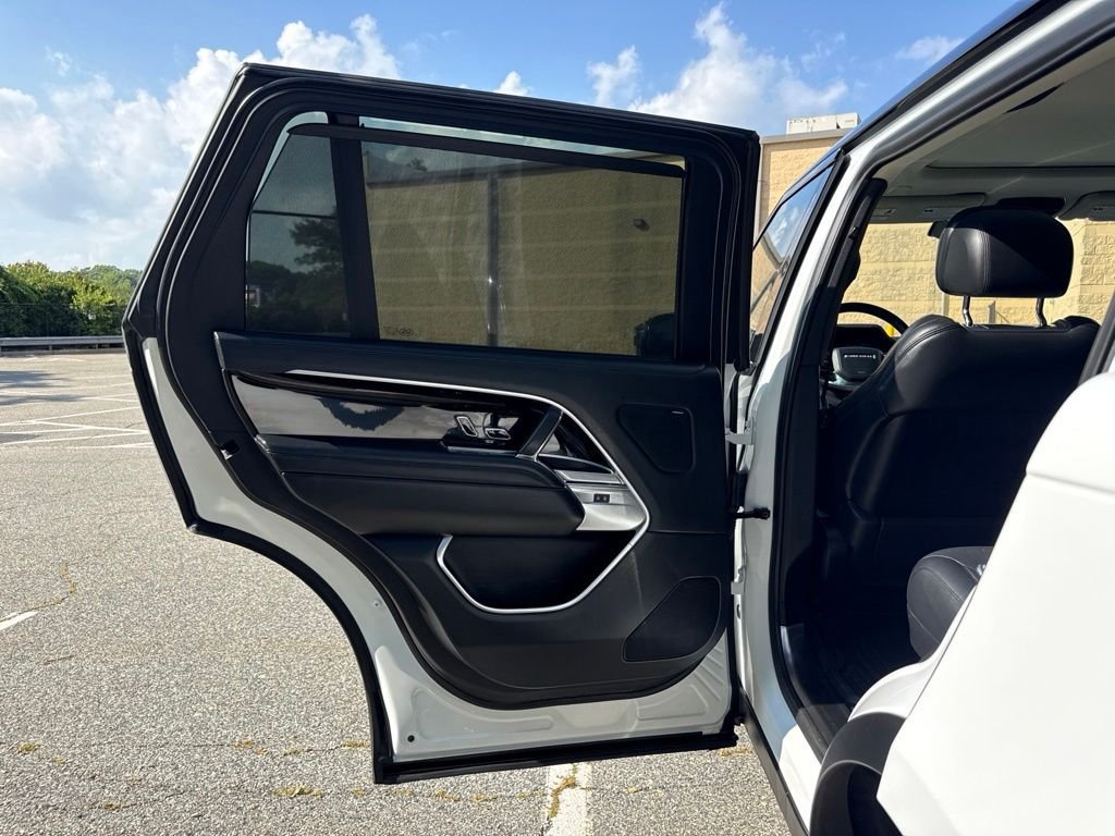 Used 2024 White Land Rover SE image 15