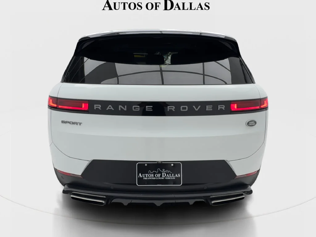 Used 2023 White Land Rover SE image 10