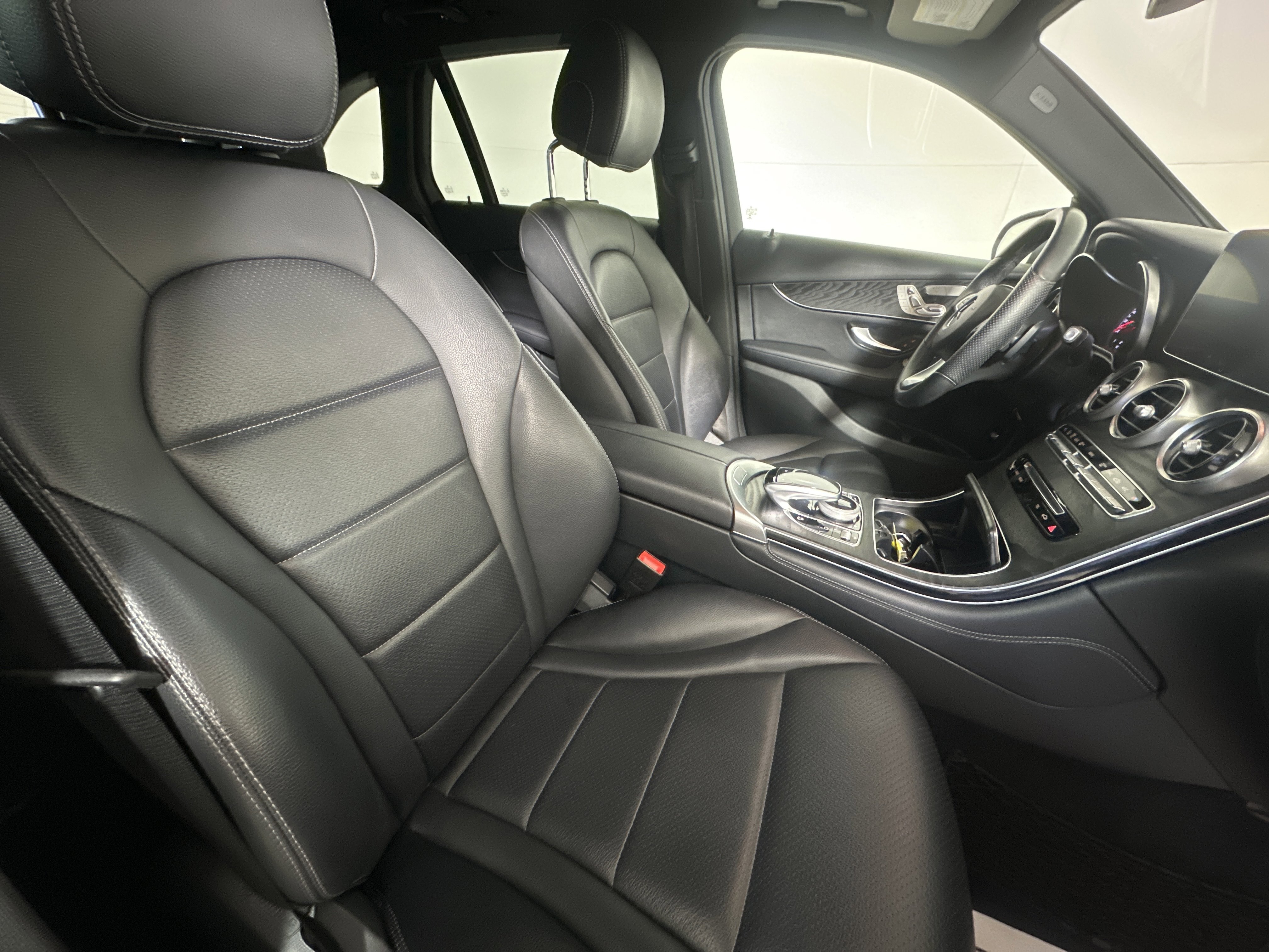 Used 2018 White Mercedes-Benz GLC 300 image 23
