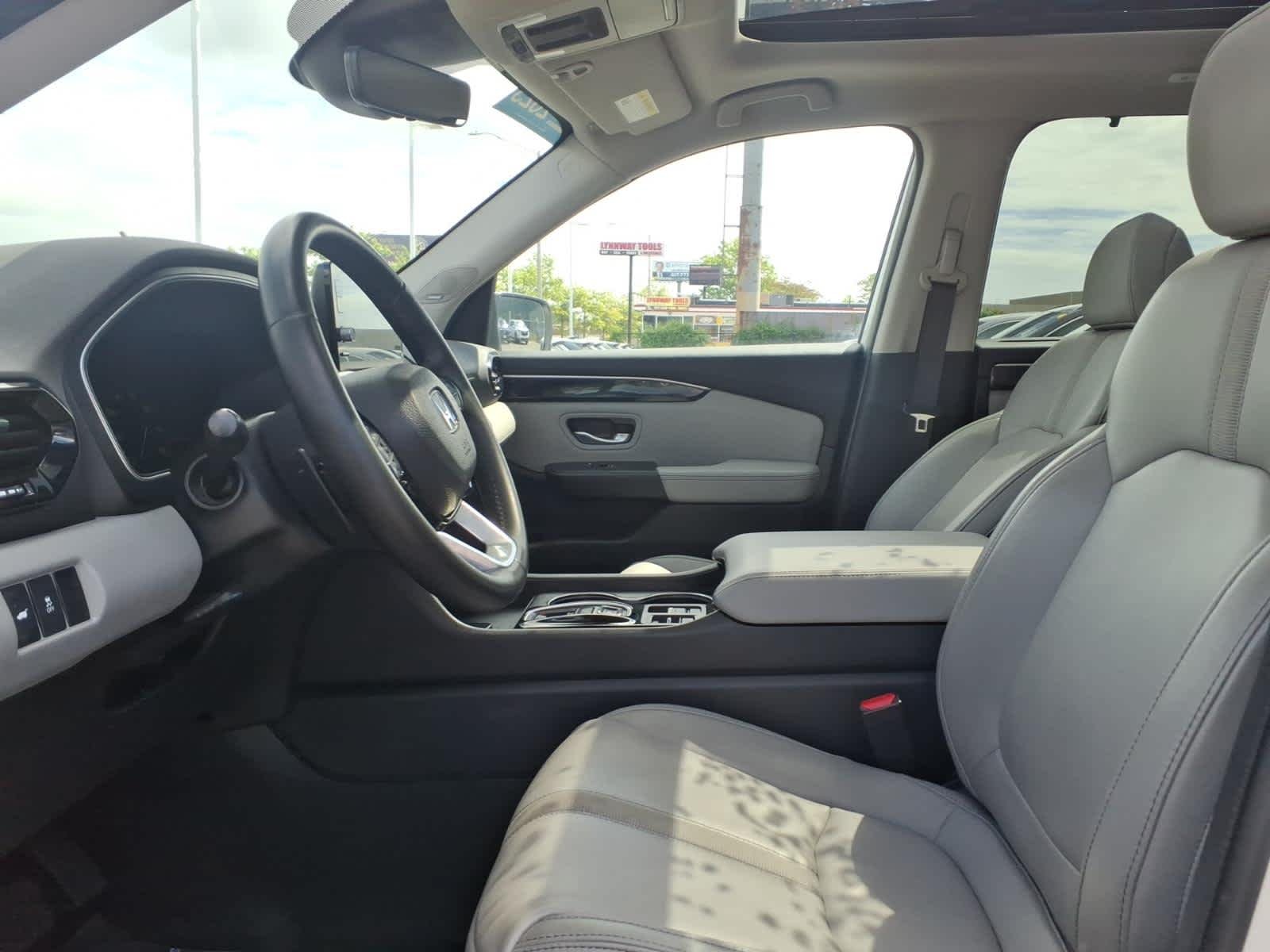Certified Used 2023 Platinum White Pearl Honda Touring image 12