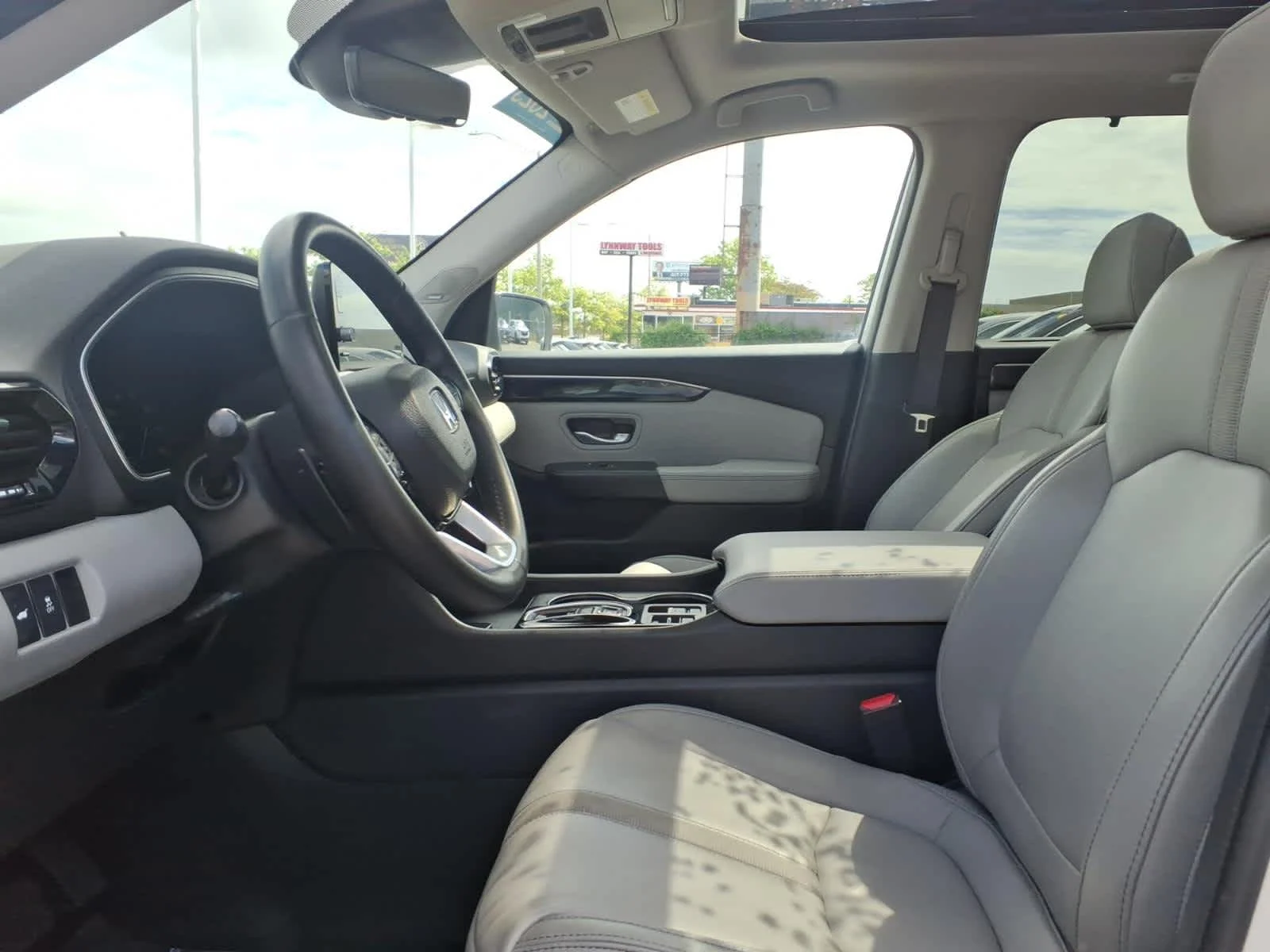 Certified Used 2023 Platinum White Pearl Honda Touring image 12