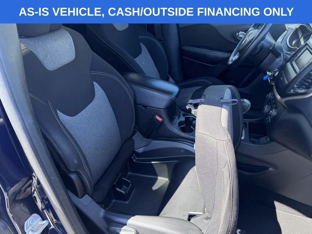 Used 2014 Blue Jeep Latitude image 19