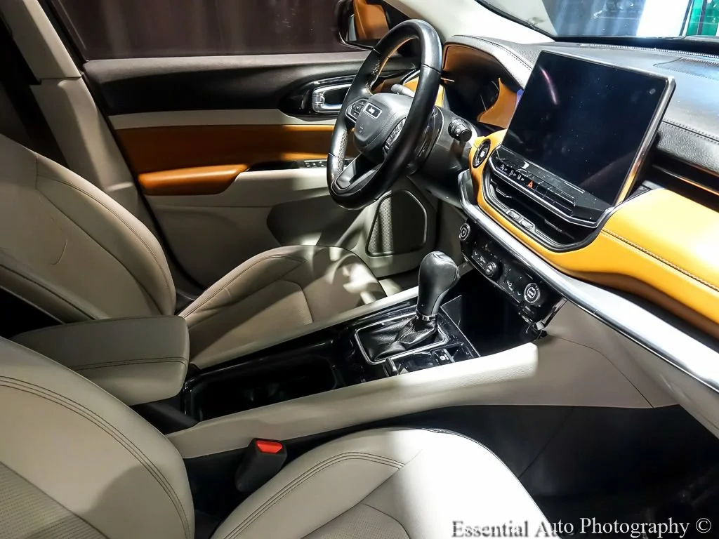 Used 2022 Gray Jeep Limited image 27