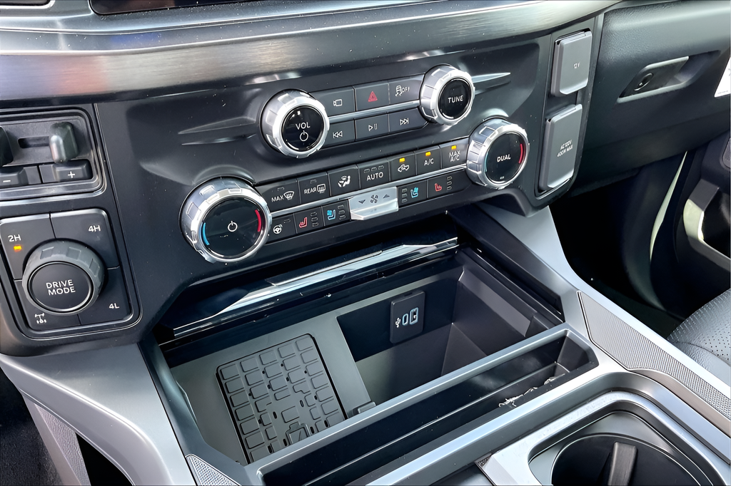 New 2026 Glacier Gray Metallic Tri-Coat Ford Lariat image 14