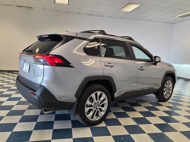 Used 2025 Silver Toyota XLE Premium image 8