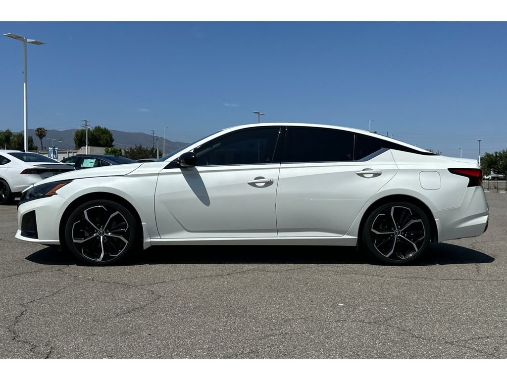 Used 2023 Pearl White Tricoat Nissan 2.5 SR image 2