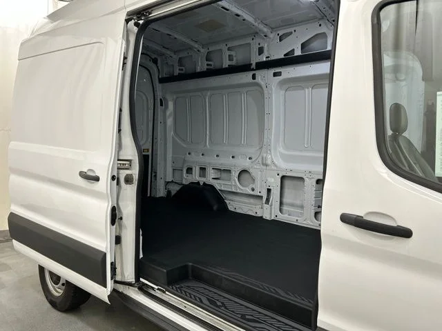 Used 2024  Ford Base image 16