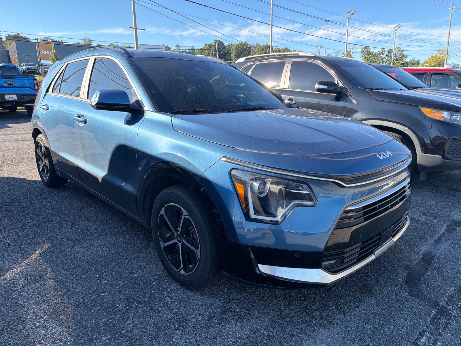 Used 2024 Mineral Blue Kia SX image 2