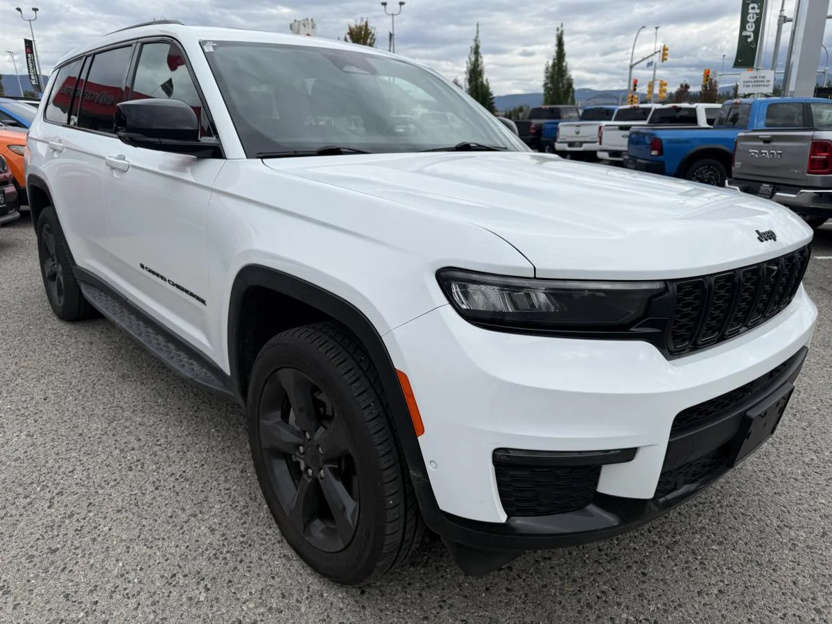 Used 2024 White Jeep Limited image 11