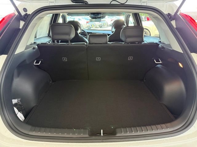 New 2026 Snow White Pearl Kia EX image 10
