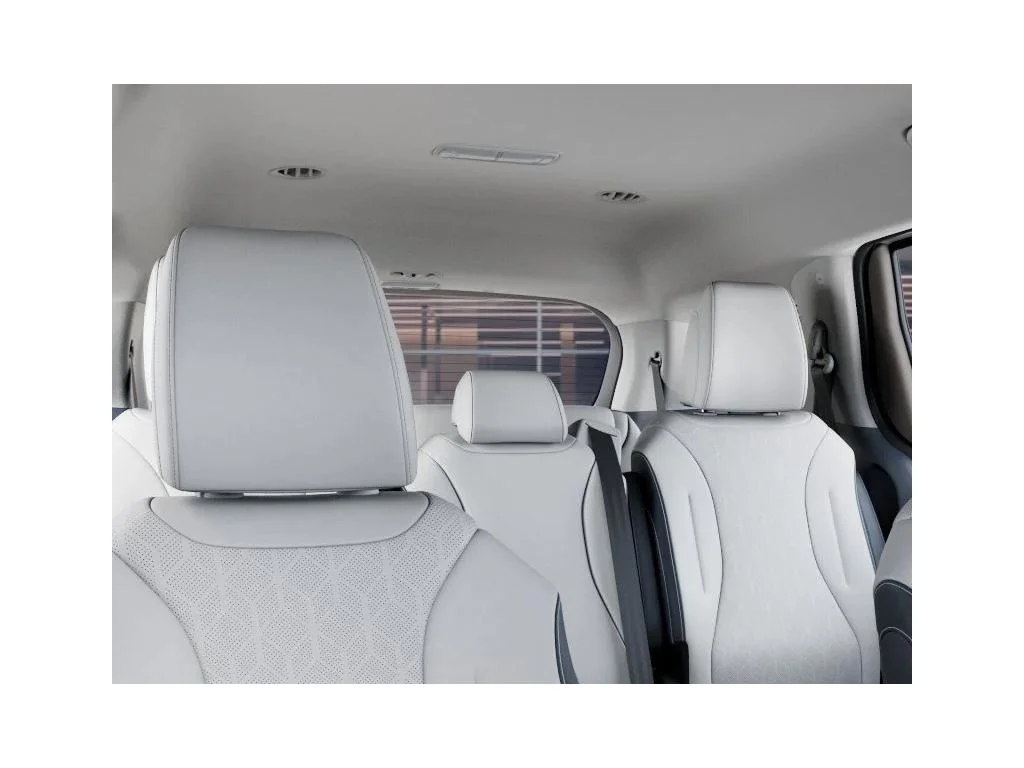 New 2026 Snow White Pearl Kia EX image 27