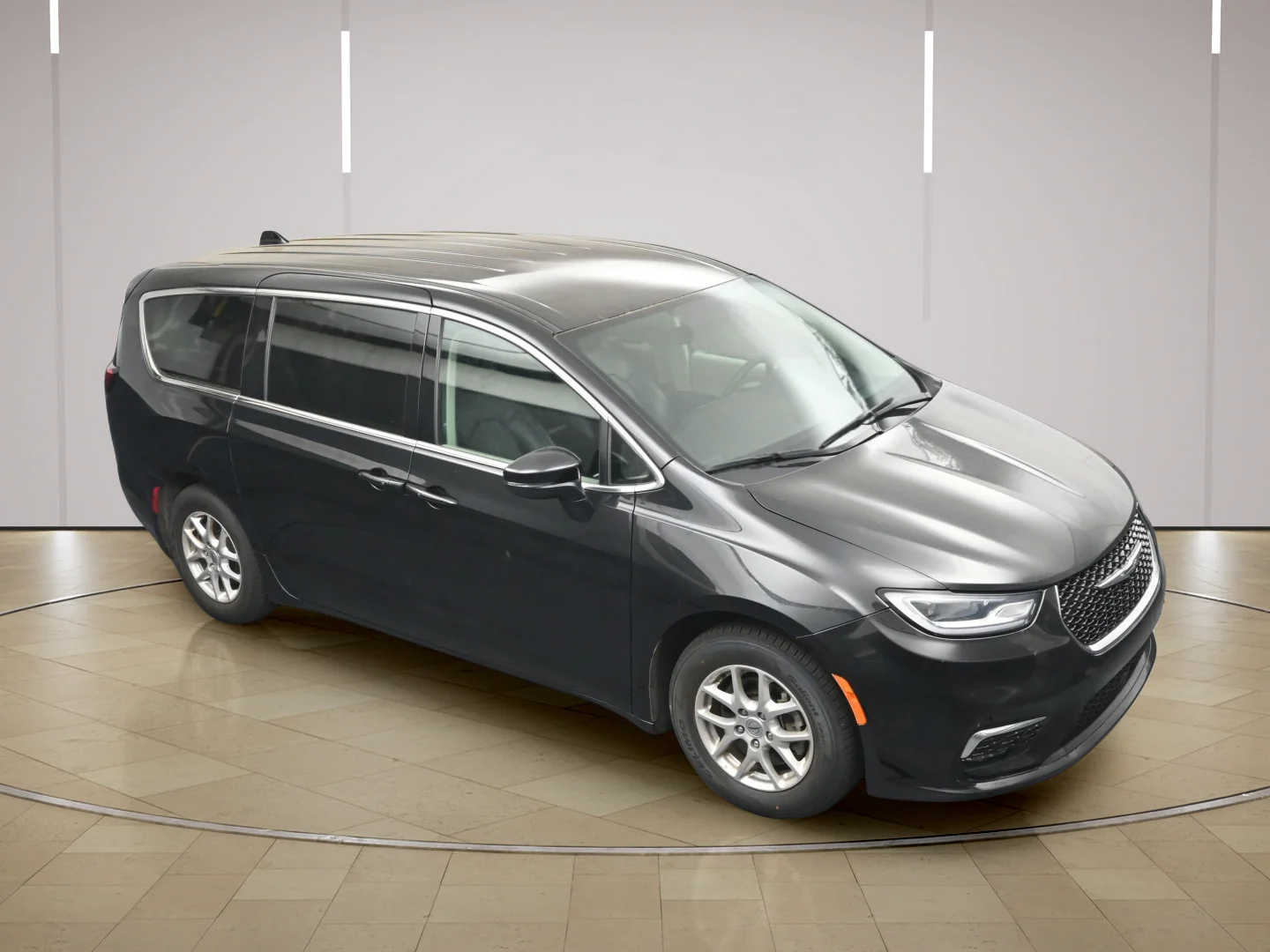 Used 2023 Brilliant Black Crystal Pearlcoat Chrysler Touring L image 34
