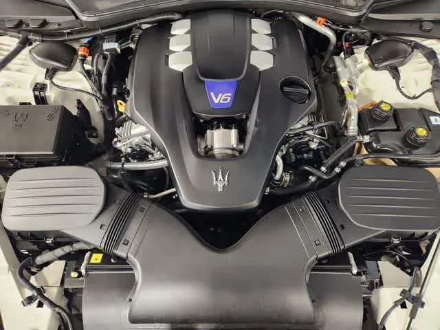 Used 2022 Bianco Maserati Modena image 31