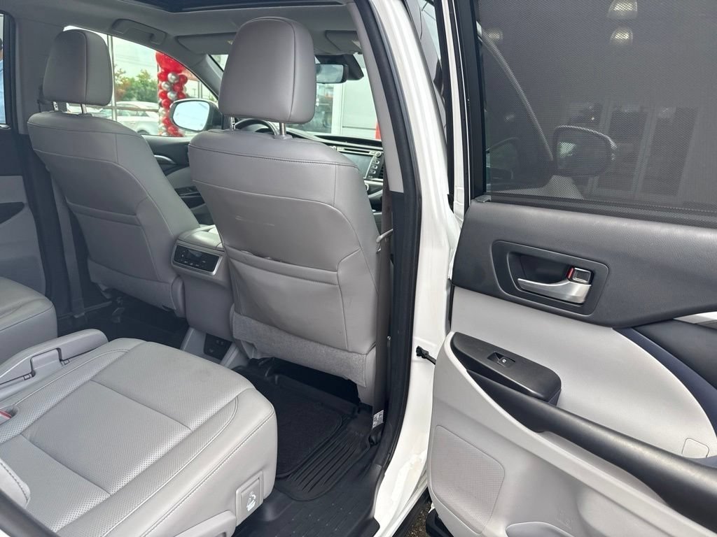 Used 2018 Blizzard Pearl Toyota Limited image 19
