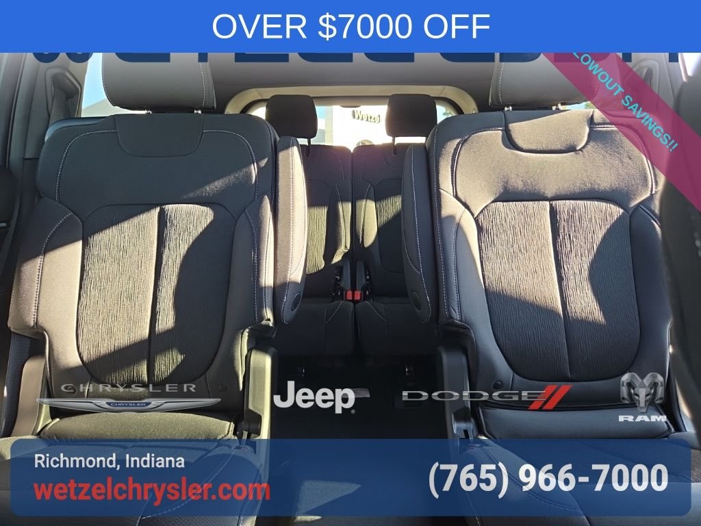 New 2025 Velvet Red Pearl-Coat Exterior Paint Jeep Laredo image 27