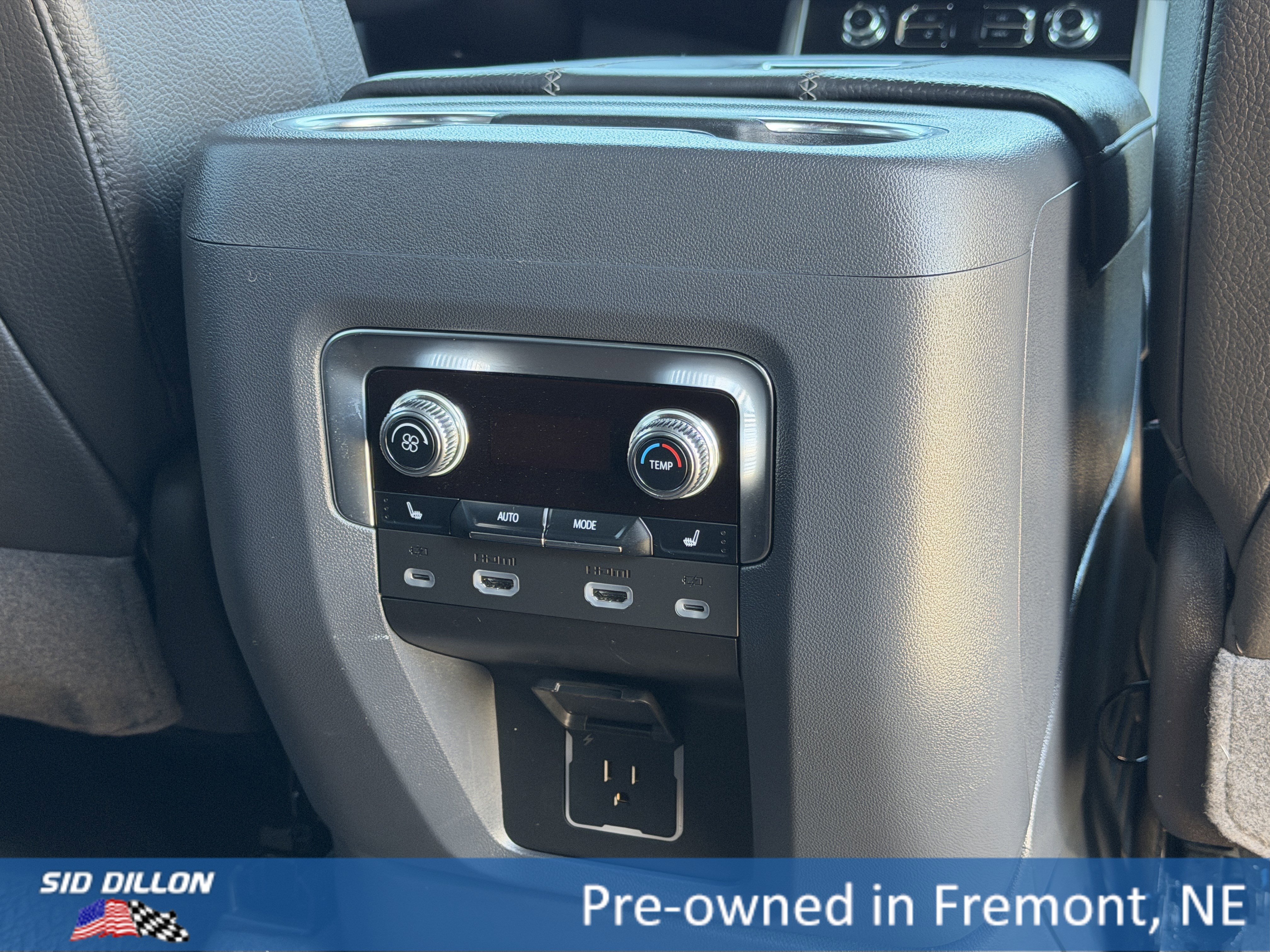 2023 GMC Yukon Denali - Photo 23