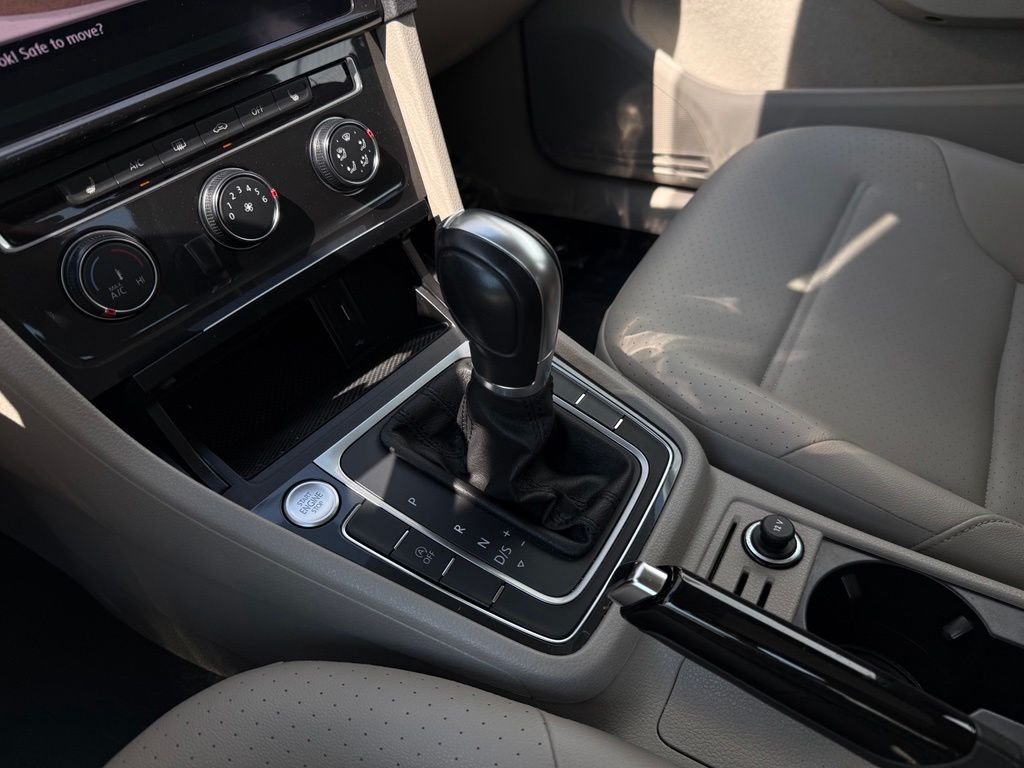 Used 2019 White Volkswagen  image 19