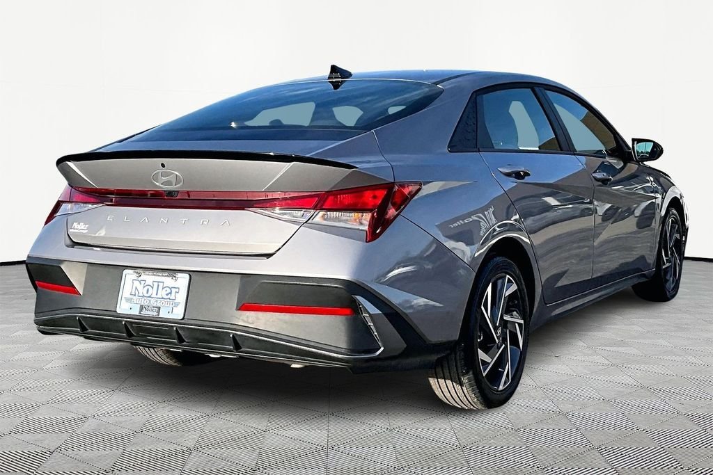 Certified 2025 Hyundai Elantra SEL with VIN KMHLM4DG2SU937956 for sale in Kansas City