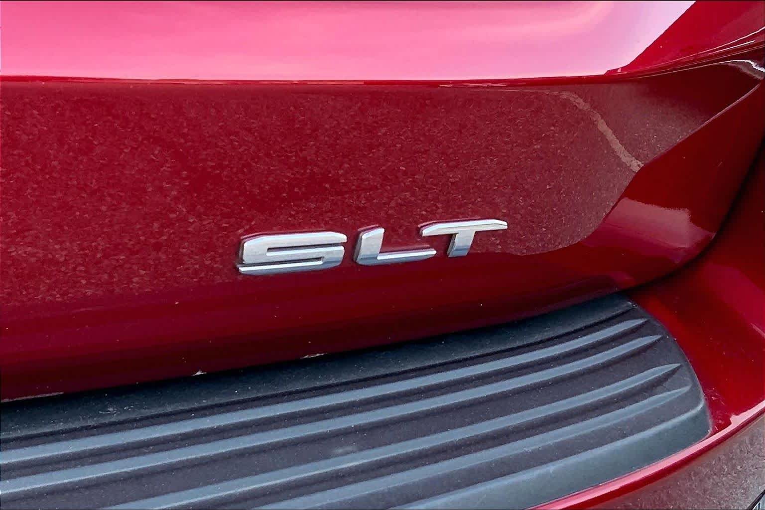 Used 2022 Cayenne Red Tintcoat GMC SLT image 9