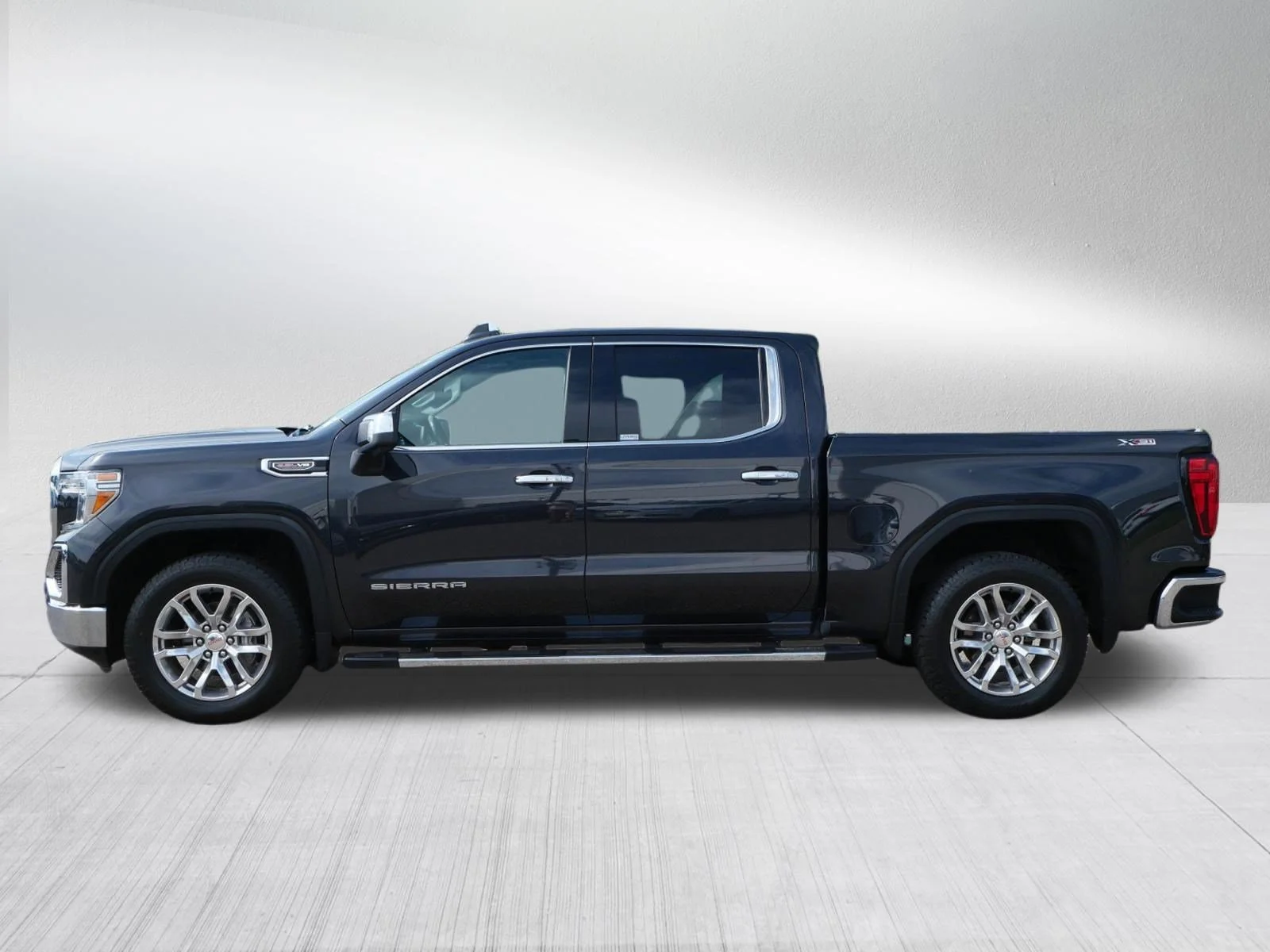 Certified Used 2020 Carbon Black Metallic GMC SLT image 4