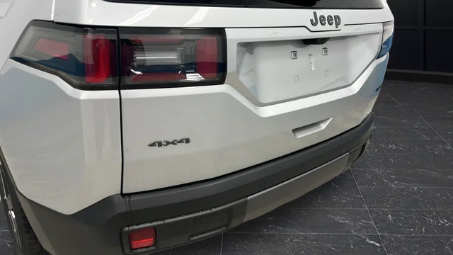 New 2026 Silver Zynith Clear-Coat Exterior Paint Jeep Limited image 40