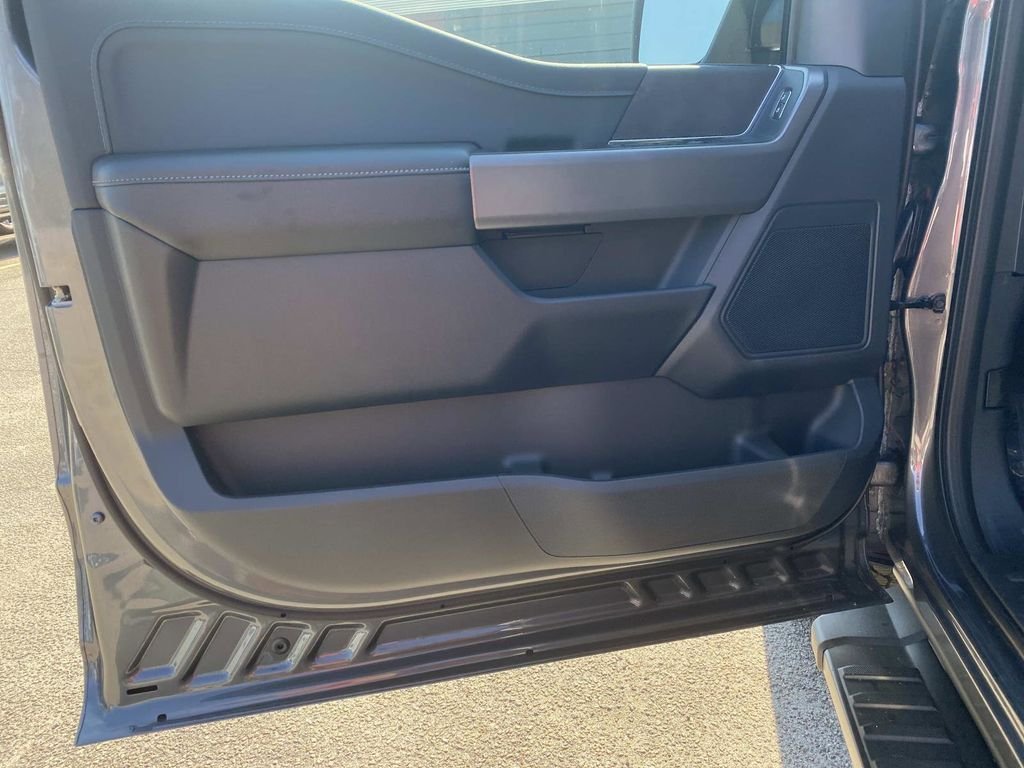 New 2026 Carbonized Gray Metallic Ford XLT image 11