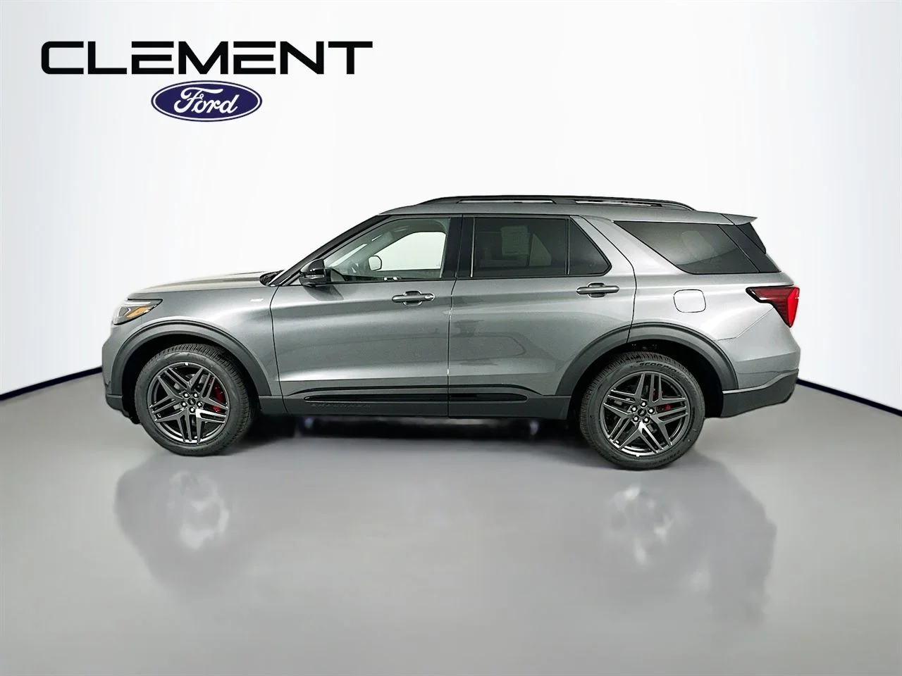 New 2026 Carbonized Gray Metallic Ford ST-Line image 4